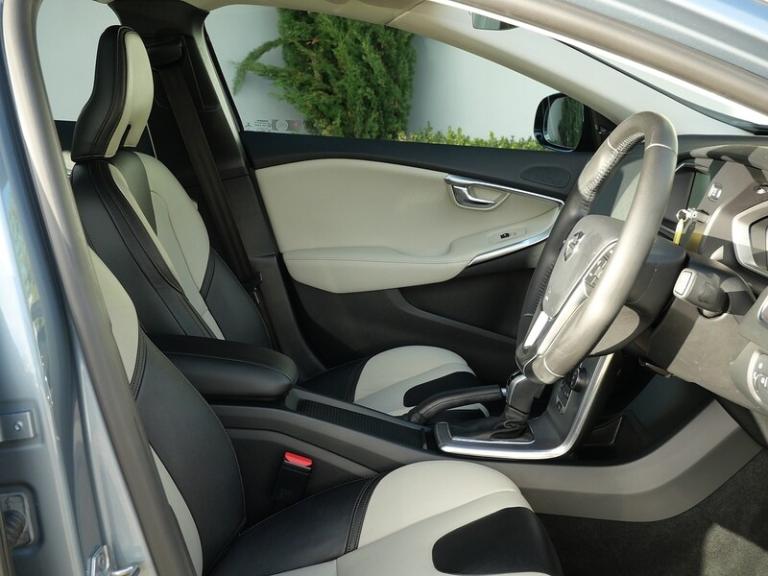 2016 Volvo V40 Cross Country 2.0 T5 Pro Hatchback 5dr Petrol Auto AWD Euro 6 (s/s) (245 ps) Hatch...