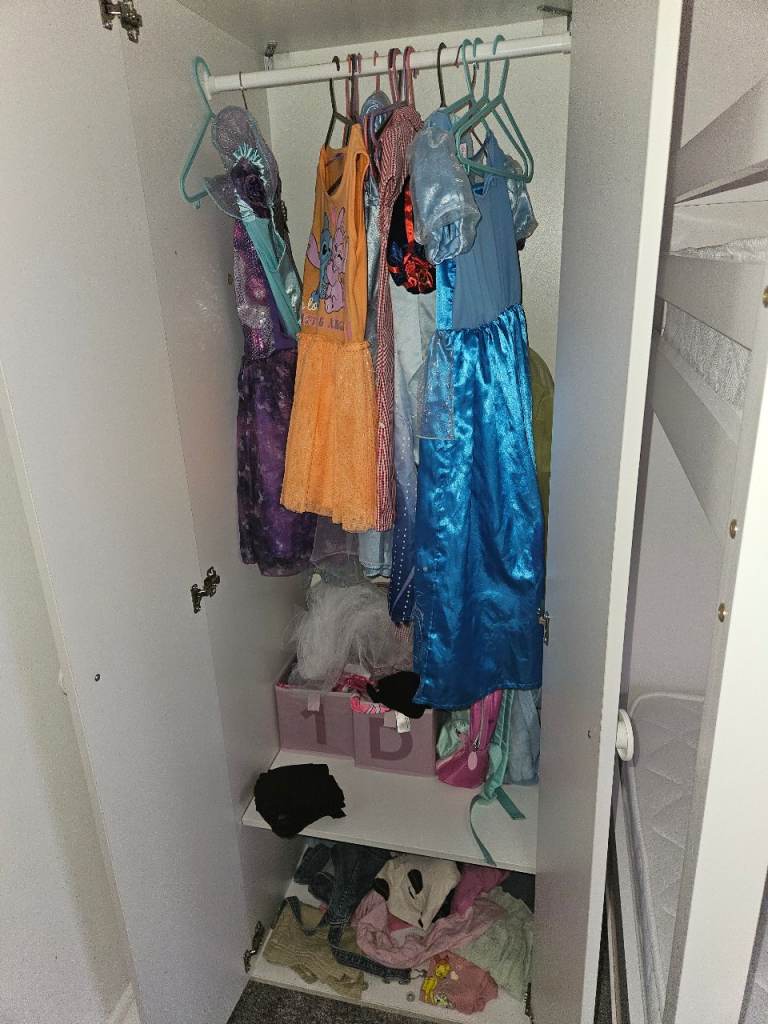 Kids wardrobe