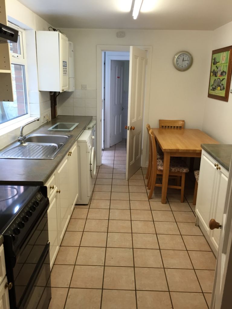 5 Bedroom house to rent on University Avenue 
