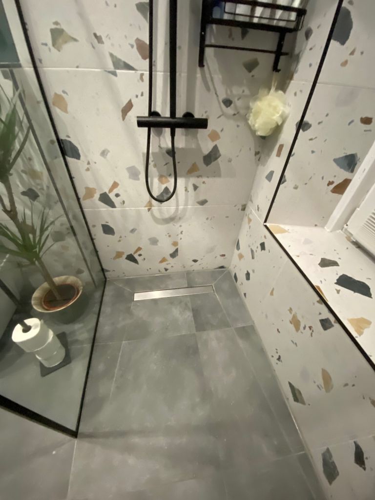 Full bathroom renovations in Glasgow & surrounding areas – start to finish, tidy and reliable.