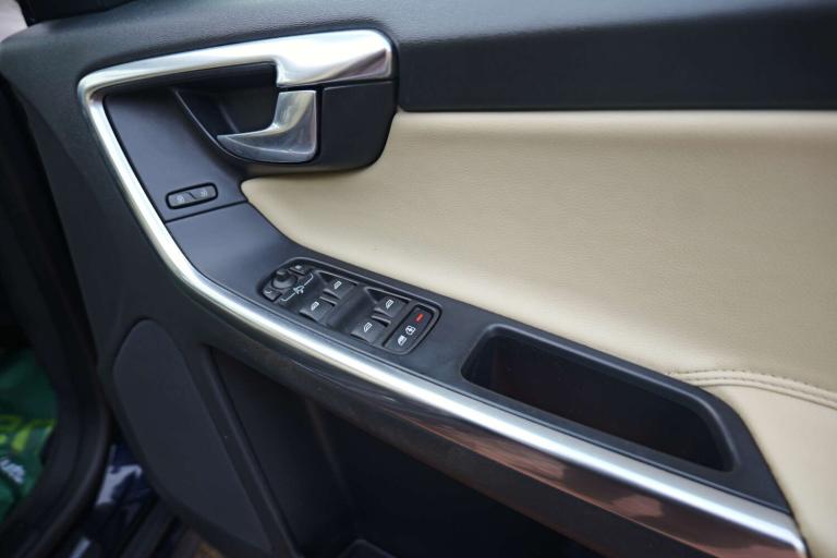 2016 Volvo XC60 2.4 XC60 SE Luxury Nav D5 AWD 4WD 5dr SUV Diesel Manual