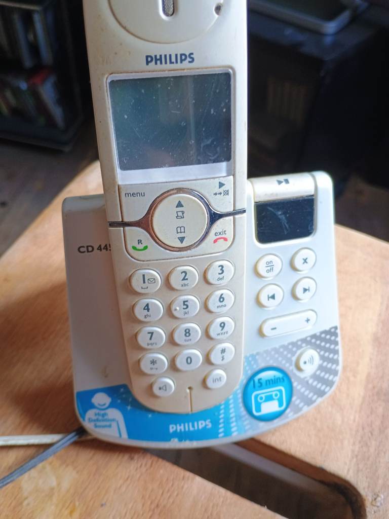 Philips cordless phone with base and answer phone