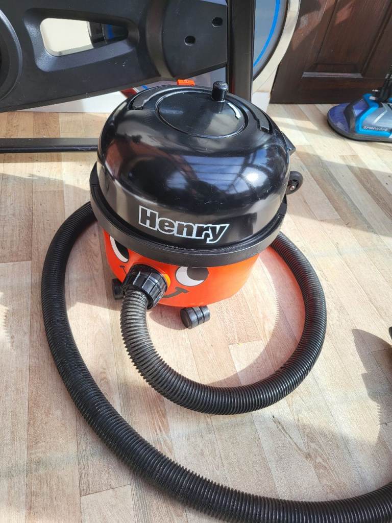 HENRY VACUUM CLEANER