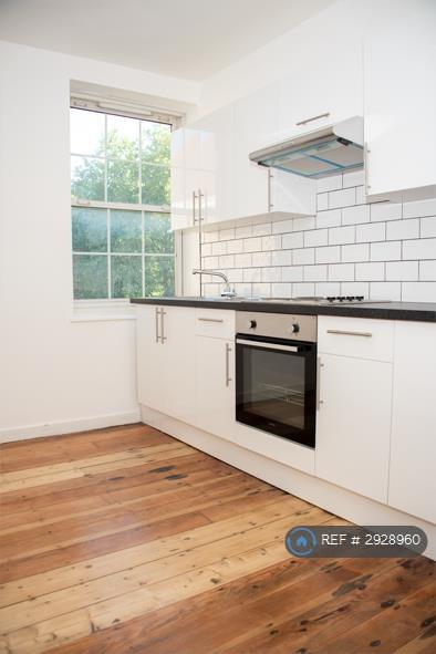 4 bedroom flat in Comber House, London, SE5 (4 bed) (#2928960)