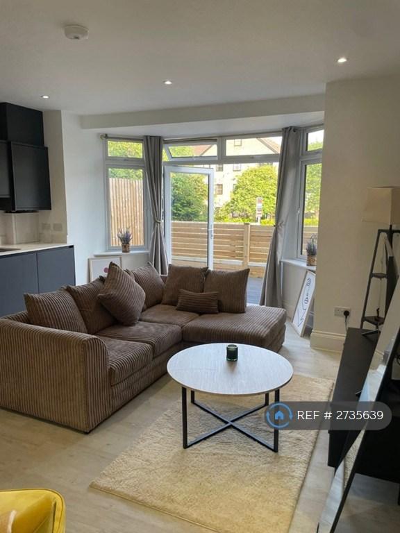 1 bedroom flat in Brighton Road, Purley, CR8 (1 bed) (#2735639)