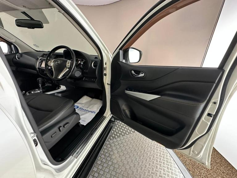 2018 Nissan Navara 2.3 dCi N-Guard Auto 4WD Euro 6 4dr PICK UP Diesel Automatic
