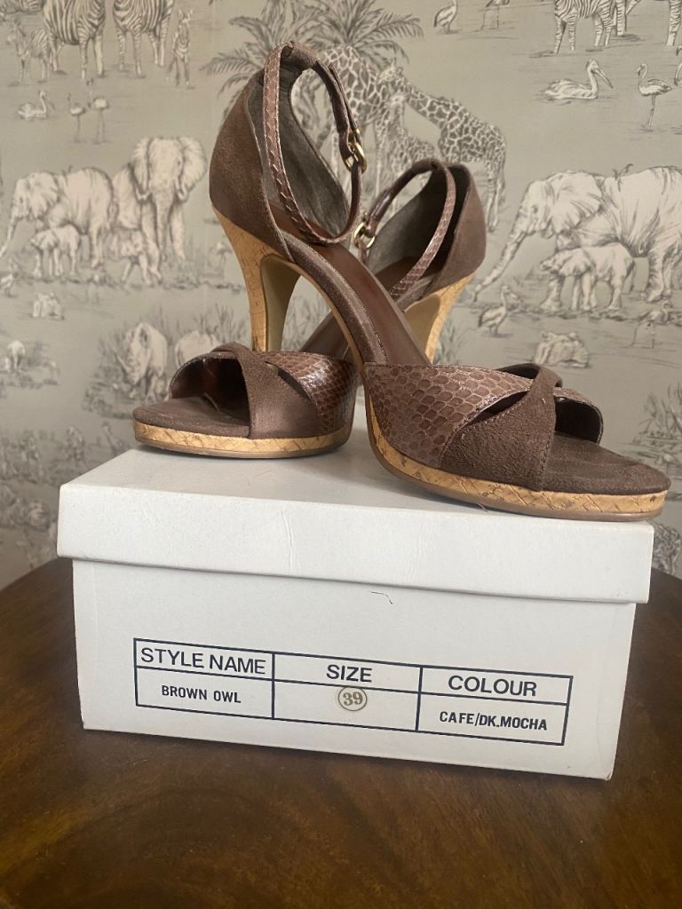 Brown Owl Cafe/Dark Mocha Heels - Size 39 - Excellent Condition