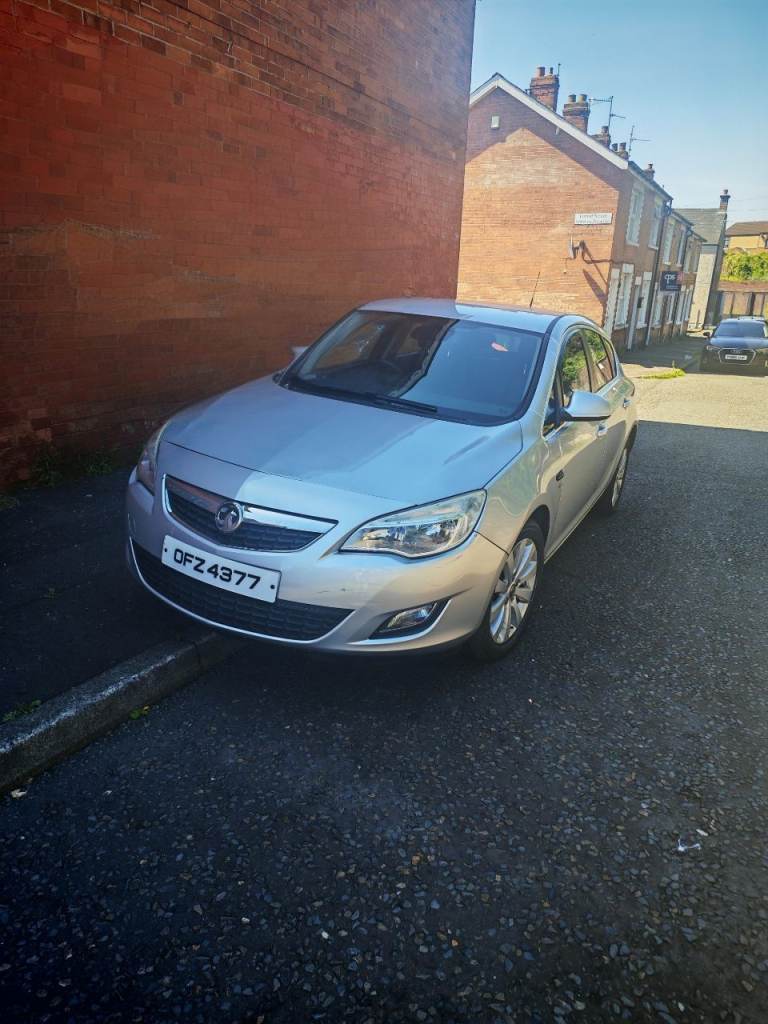Vauxhall, ASTRA, Hatchback, 2012, automatic, 1956 (cc), 5 doors