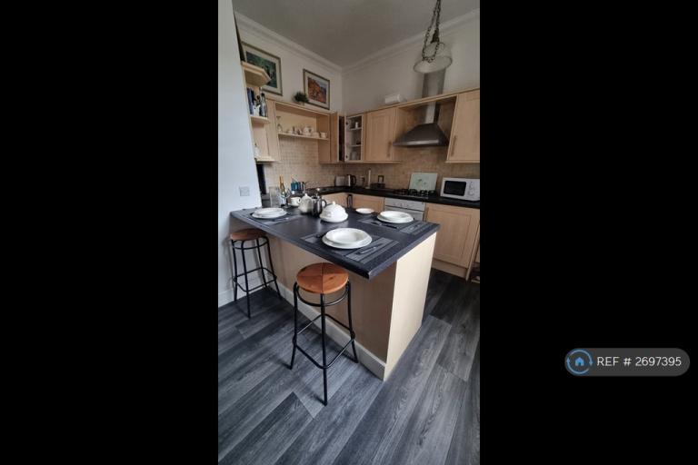 3 bedroom flat in Victoria Street, Perth, PH2 (3 bed) (#2697395)