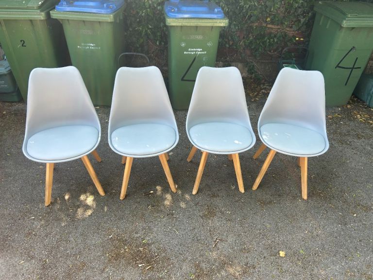 Set of 4 White Dining Chairs With Wooden Legs 