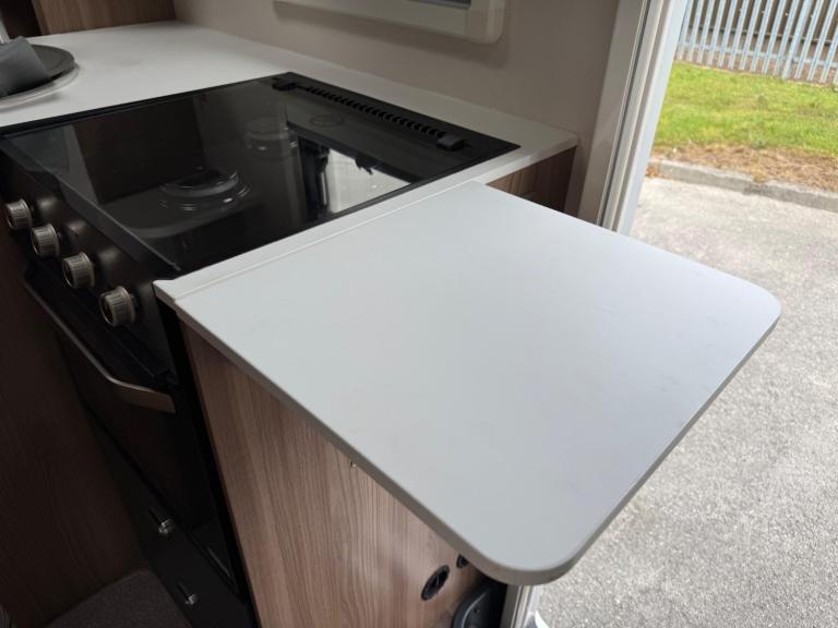 SWIFT ESCAPE 695 - 2017