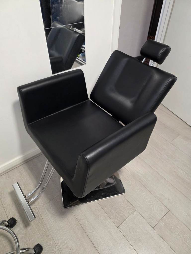 "Parlor" Lash Make Up & Brow Chair for beauty salon - black
