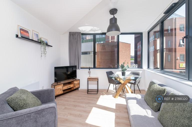 2 bedroom flat in Queen Street, Sheffield, S1 (2 bed) (#2788320)