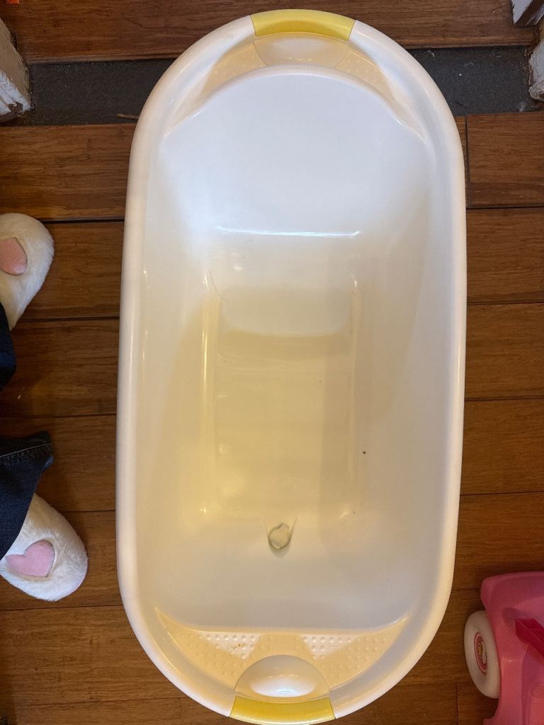 Baby bath tub