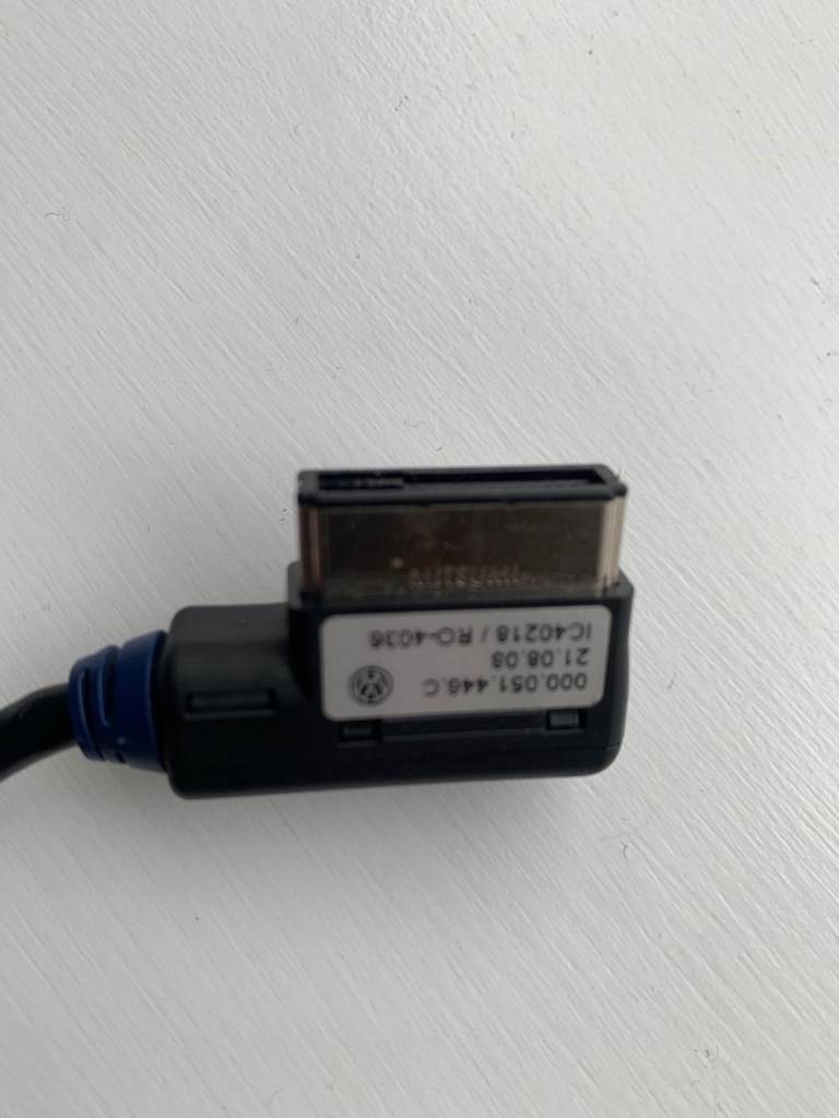 Genuine Audi A1 A3 A4 A5 A6 A7 Q1 Q3 Q5 Q7 TT 2009+ AMI MMI iPhone iPod in Cable Connection.