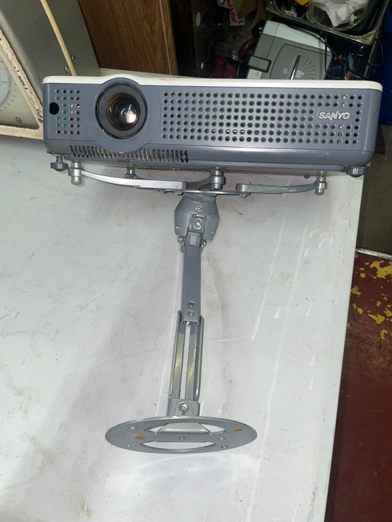 Sanyo Pro xtraX Multiverse LCD projector