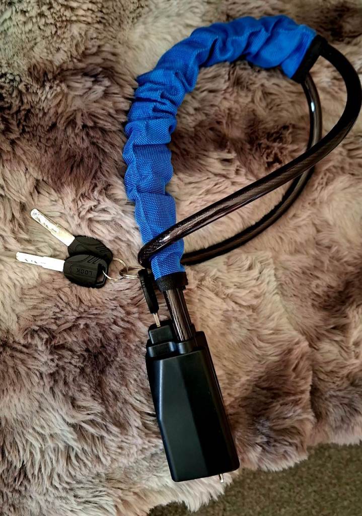 Steering Wheel lock Anti-theft Device Heavy Duty Seat Belt Lock. 