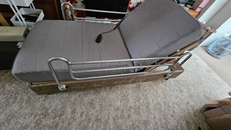 Single Bed, electric riser. Fully working with a clean unmarked ikea mattress