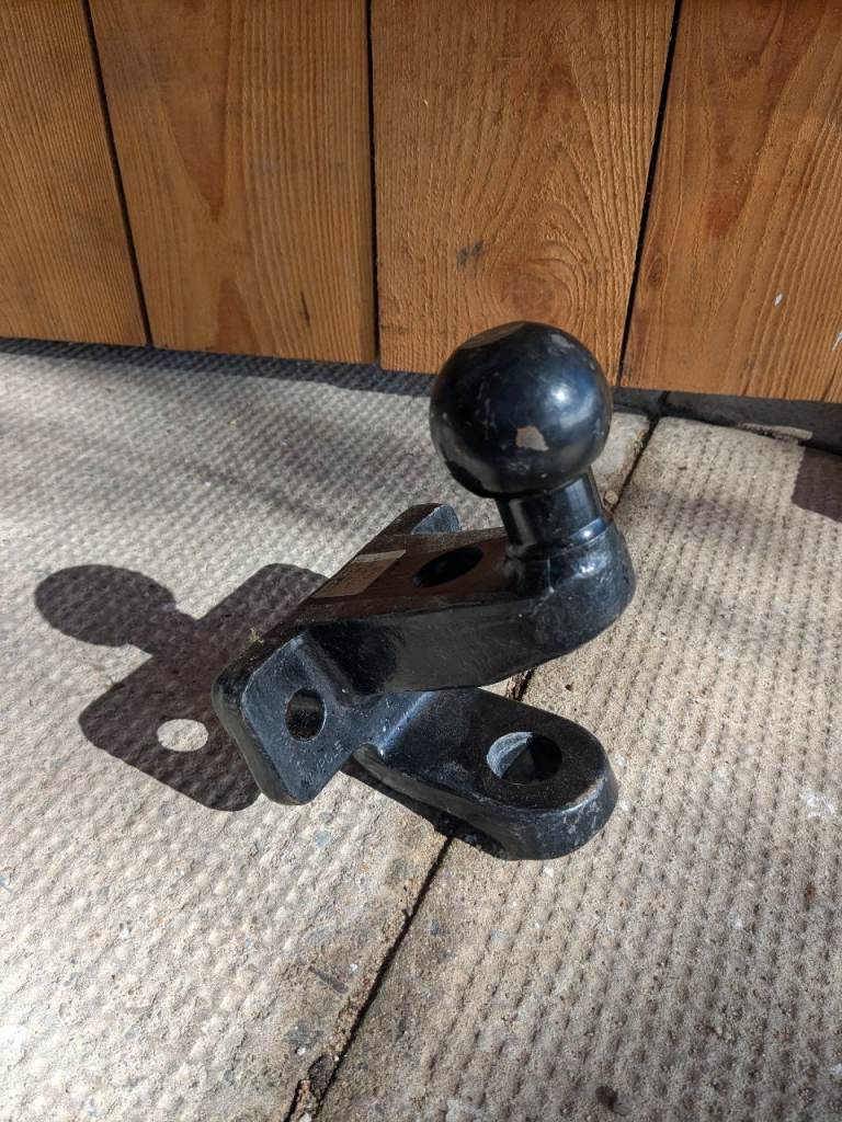 Towing ball hitch - unused