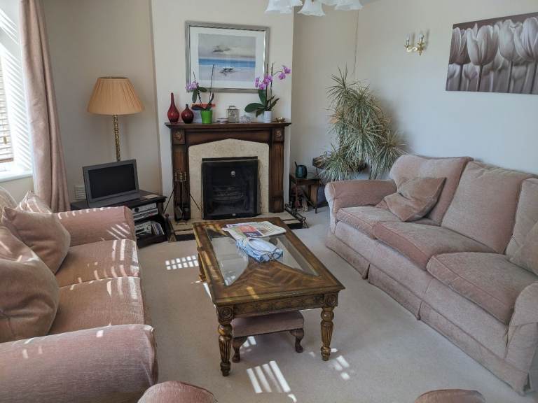 DOUBLE ROOM IN LUXURY PROPERTY NEAR LOCAL AMENITIES