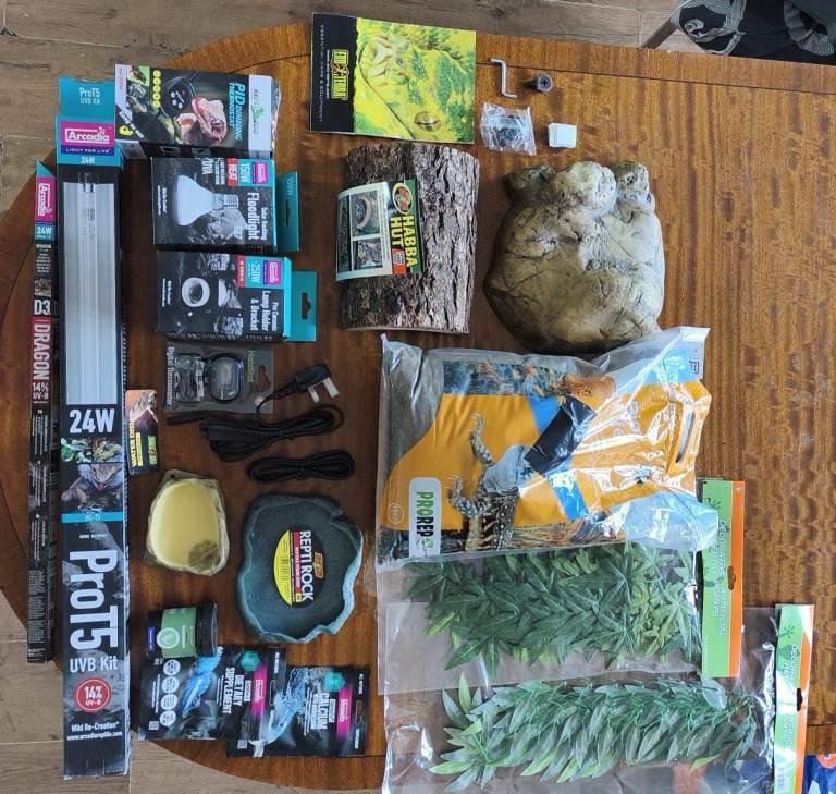 Reptile equipment/accessories