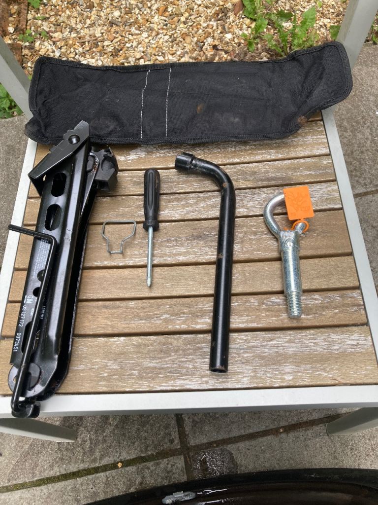 Wheel Jack and brace (from 2006 meriva)