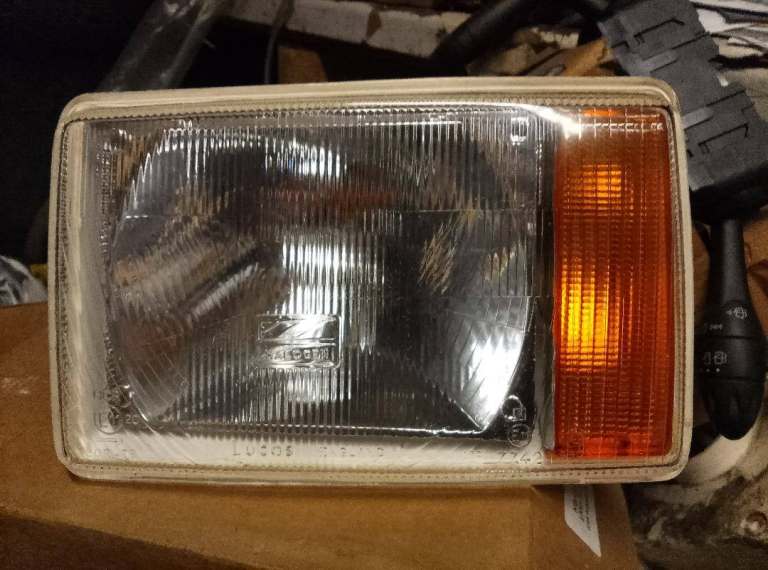 NEW MG METRO MK 1 PASSINGER SIDE HEADLAMP LUB558 GENUINE LUCAS