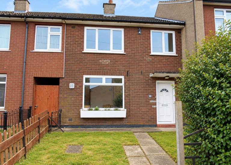 Newly Refurbished 3-Bedroom Townhouse to Let – Bradford BD4