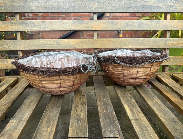 2 Hanging Baskets 