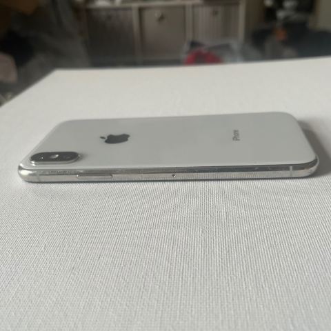 iPhone XS 64gb Unlocked iOS 16.1.1 | in Newham, London | Gumtree