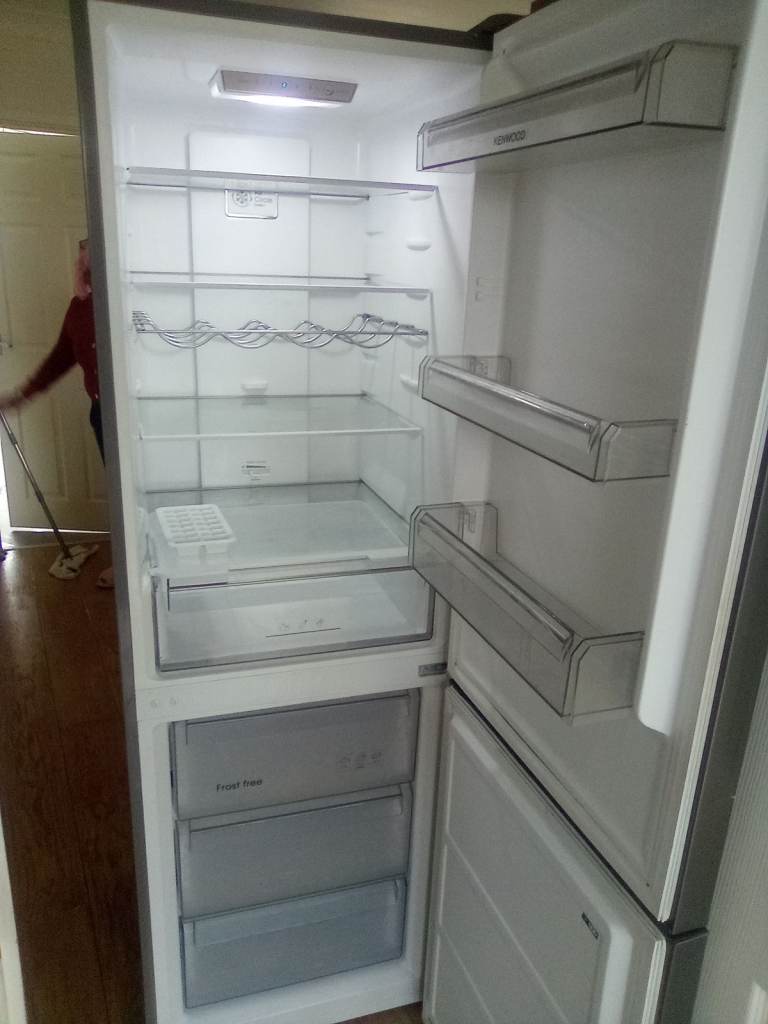 FAMILY SIZE FRIDGE FREEZER