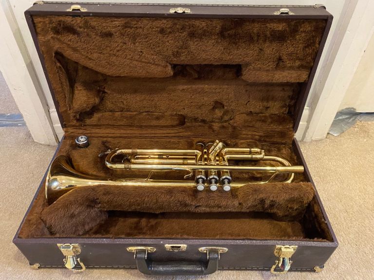 Bb Trumpet Elkhart 300series with Hard case and Mouthpiece 