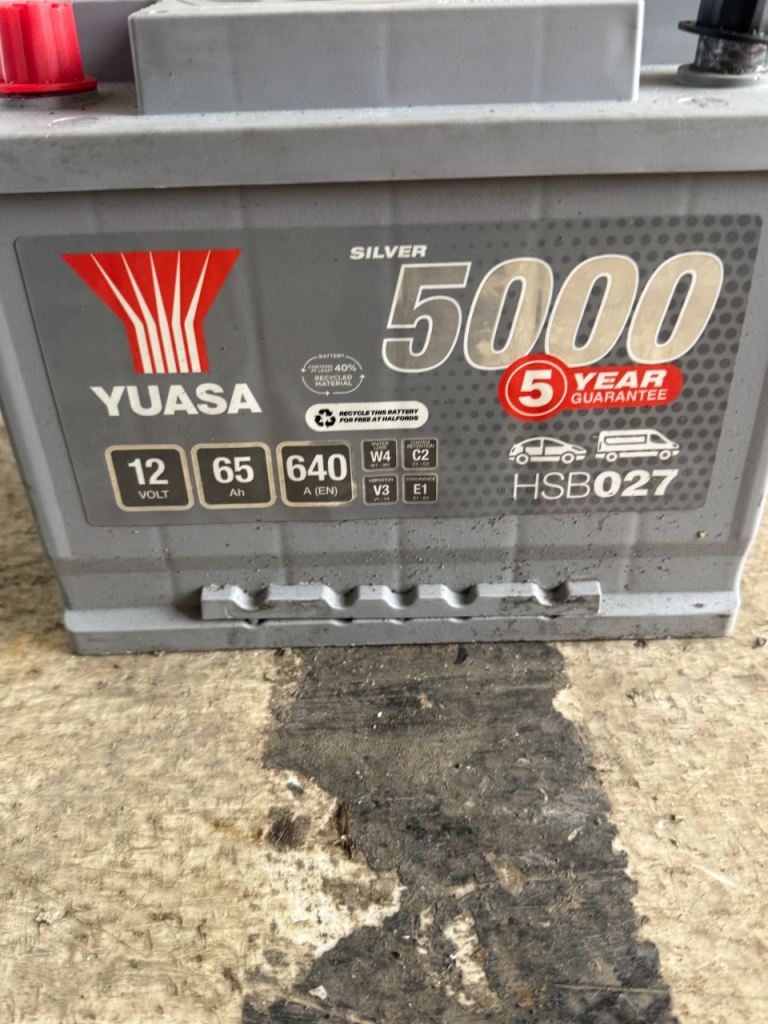 Yuasa Silver 5000 car battery HSB027 12V 65Ah 640 CCA