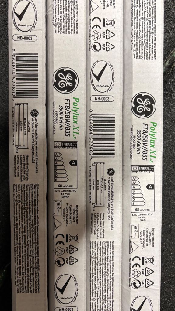 4 GE - fluorescent light tubes