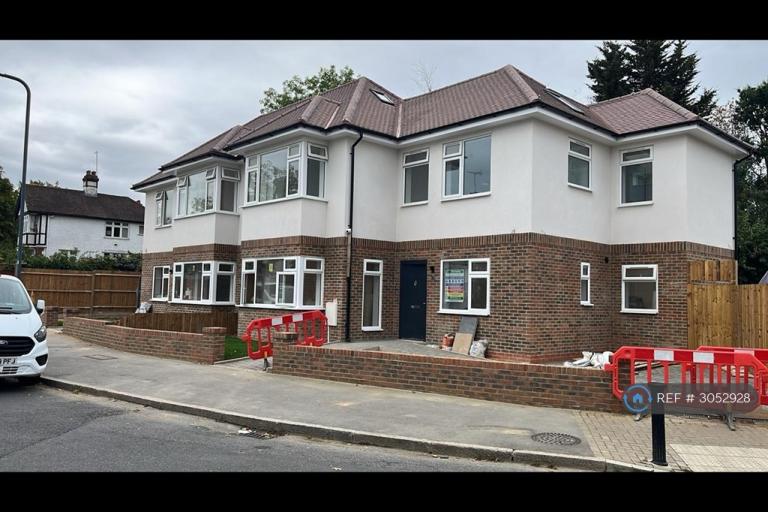 4 bedroom house in Hollycroft Avenue, Wembley, HA9 (4 bed) (#3052928)