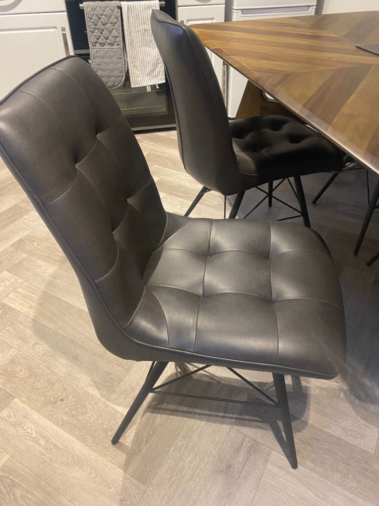 Barker and Stonehouse table & 4 chairs 