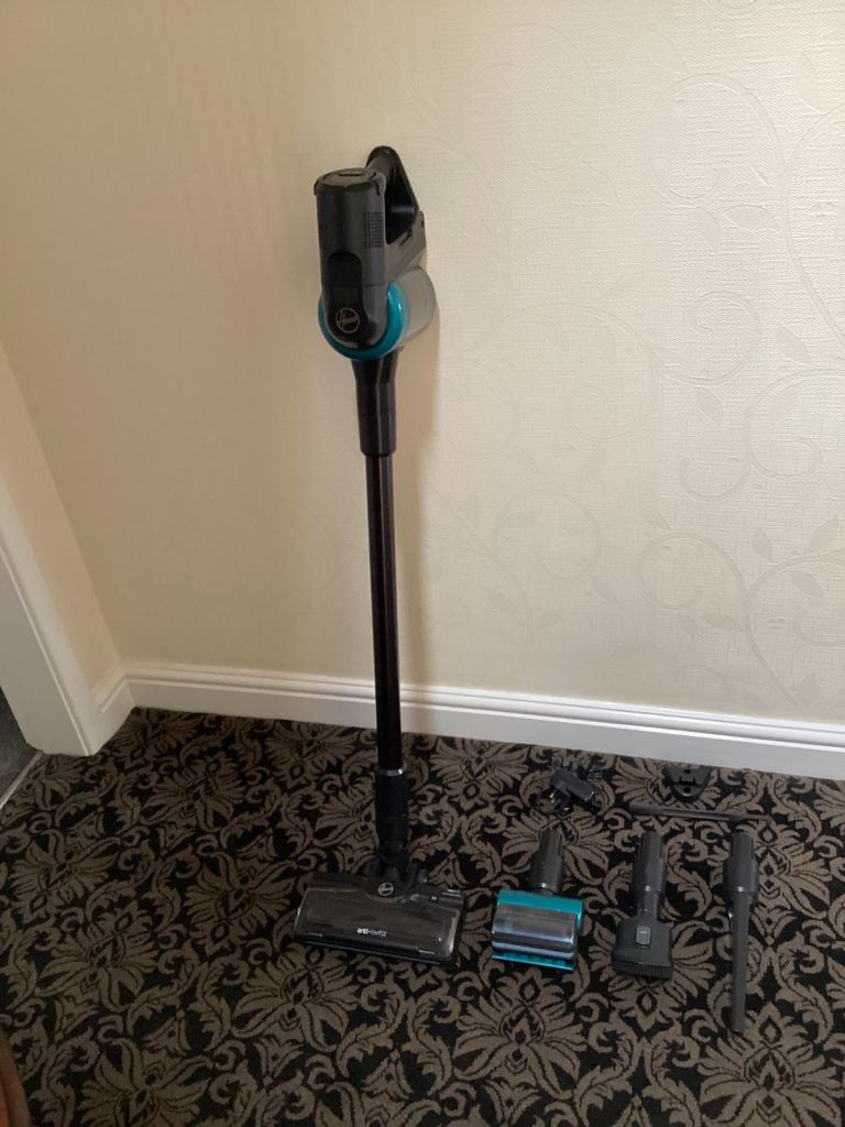 Excellent condition Hoover - cordless, anti twist