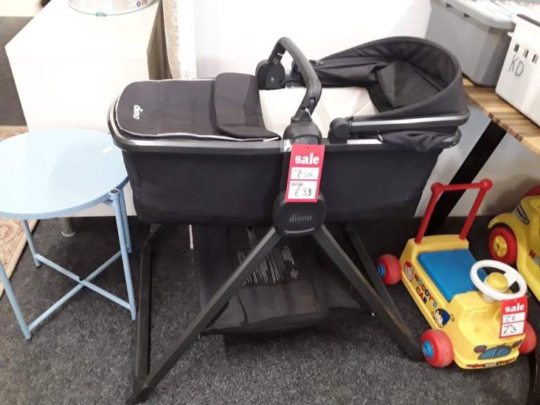 Diono Quantam carry cot & stand Copley Mill Low Cost Moves 2nd Hand Furniture STALYBRIDGE SK15 3DN