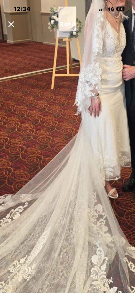 Beautiful White Lace Wedding Dress with Veil