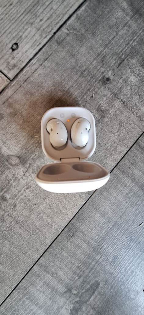 Samsung Galaxy Buds Live Wireless Earbuds - White, Good Condition