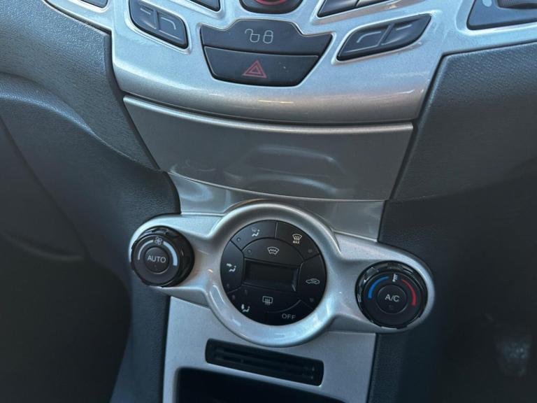 2010 Ford Fiesta 1.4 Titanium 3dr HATCHBACK PETROL Manual