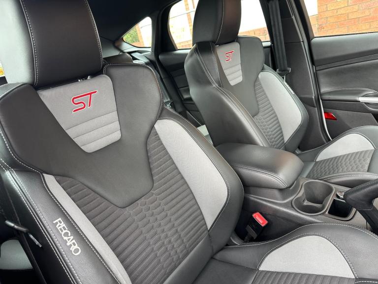 2013 Ford Focus 2.0T EcoBoost ST-2 Euro 5 (s/s) 5dr HATCHBACK Petrol Manual