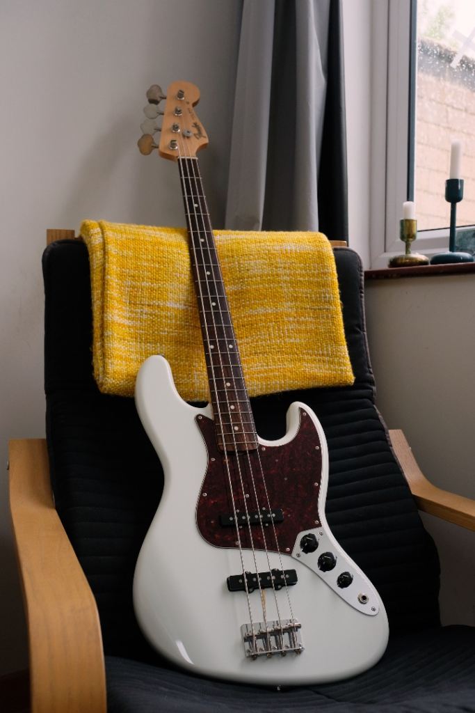 Fender Made in Japan Traditional II 60s Jazz Bass Olympic White