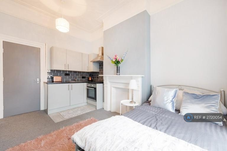 1 bedroom in Cranbrook Road, Bristol, BS6 (#2720054)