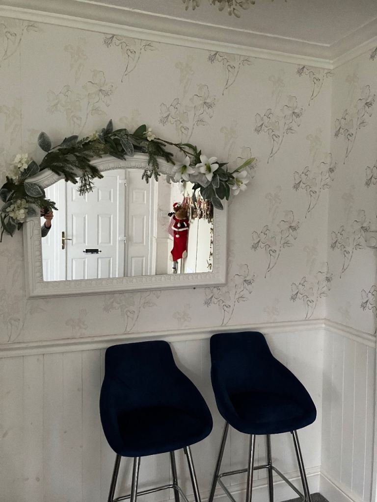 2 lovely high stools