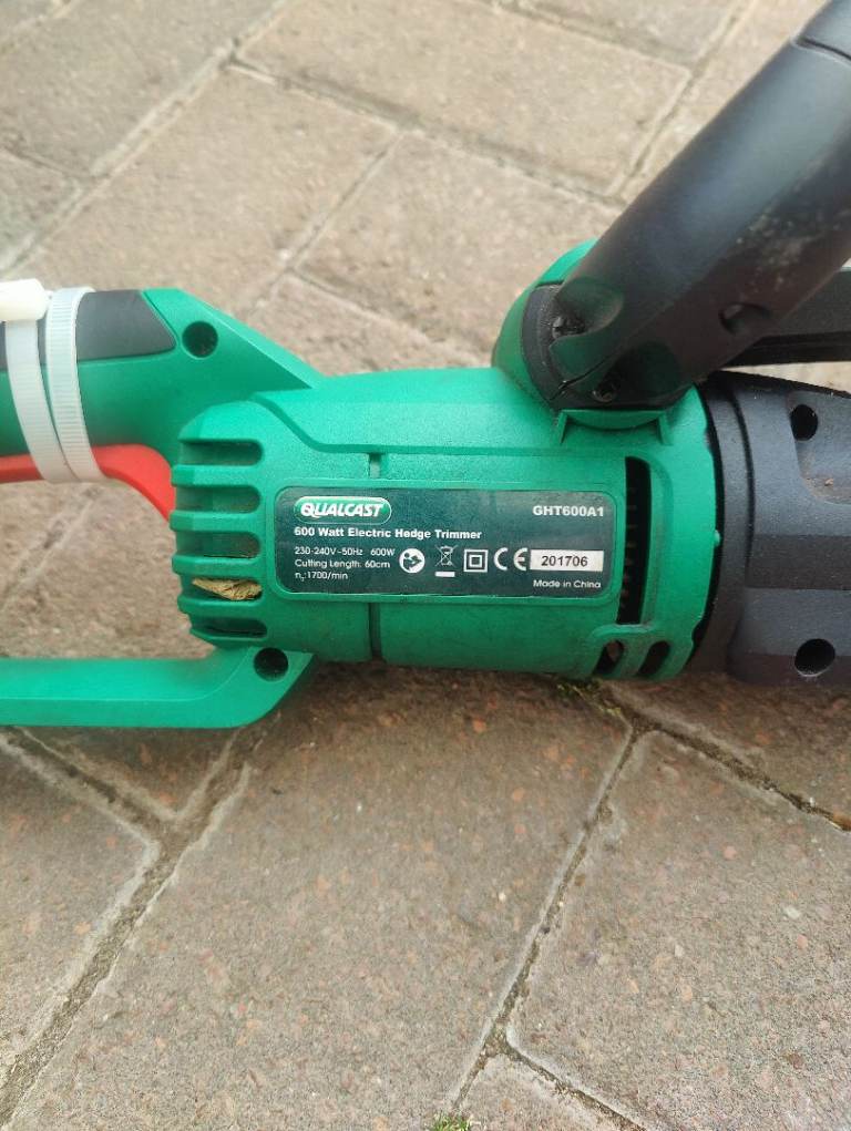 QUALCAST 600W Electric Hedge Trimmer SDT600A-1 - Good Condition