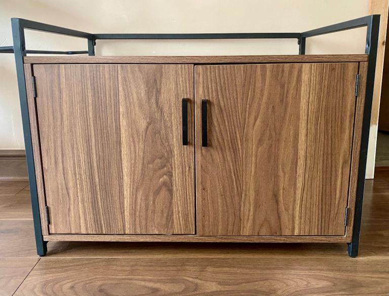 Cat litter box enclosure 