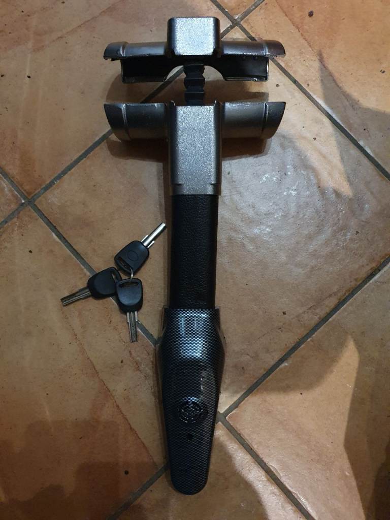 STEERING WHEEL LOCK WITH 3 KEYS & ANTI TAMPER ALARM BUILT IN VGC LIKE NEW 