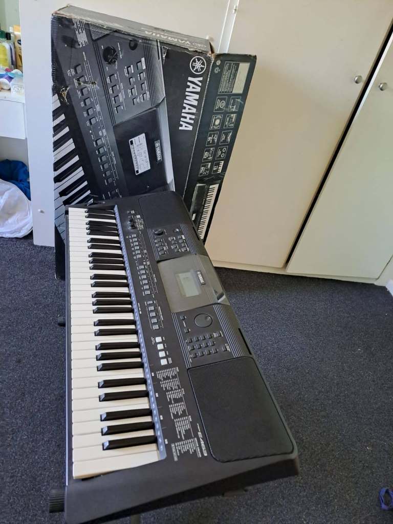 Yamaha PSR E463 Electronic Keyboard with Accessories