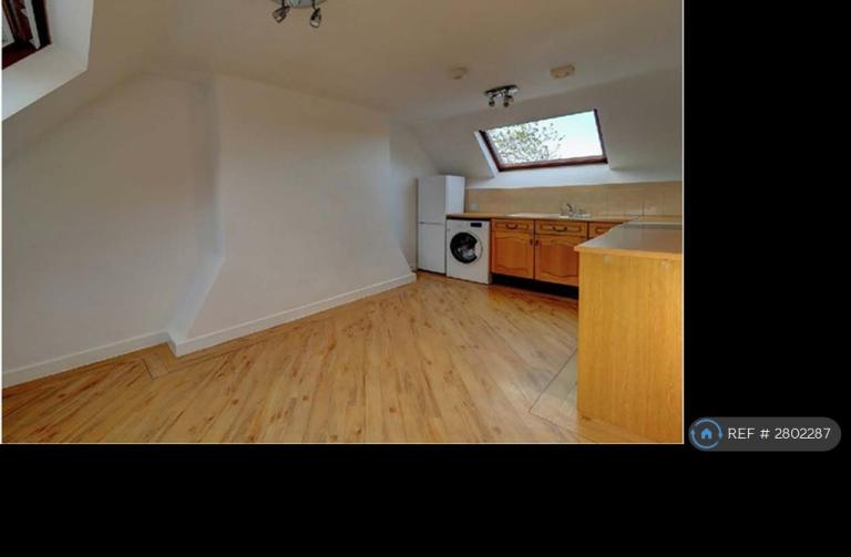 1 bedroom flat in Old Hinckley Road, Nuneaton, CV10 (1 bed) (#2802287)